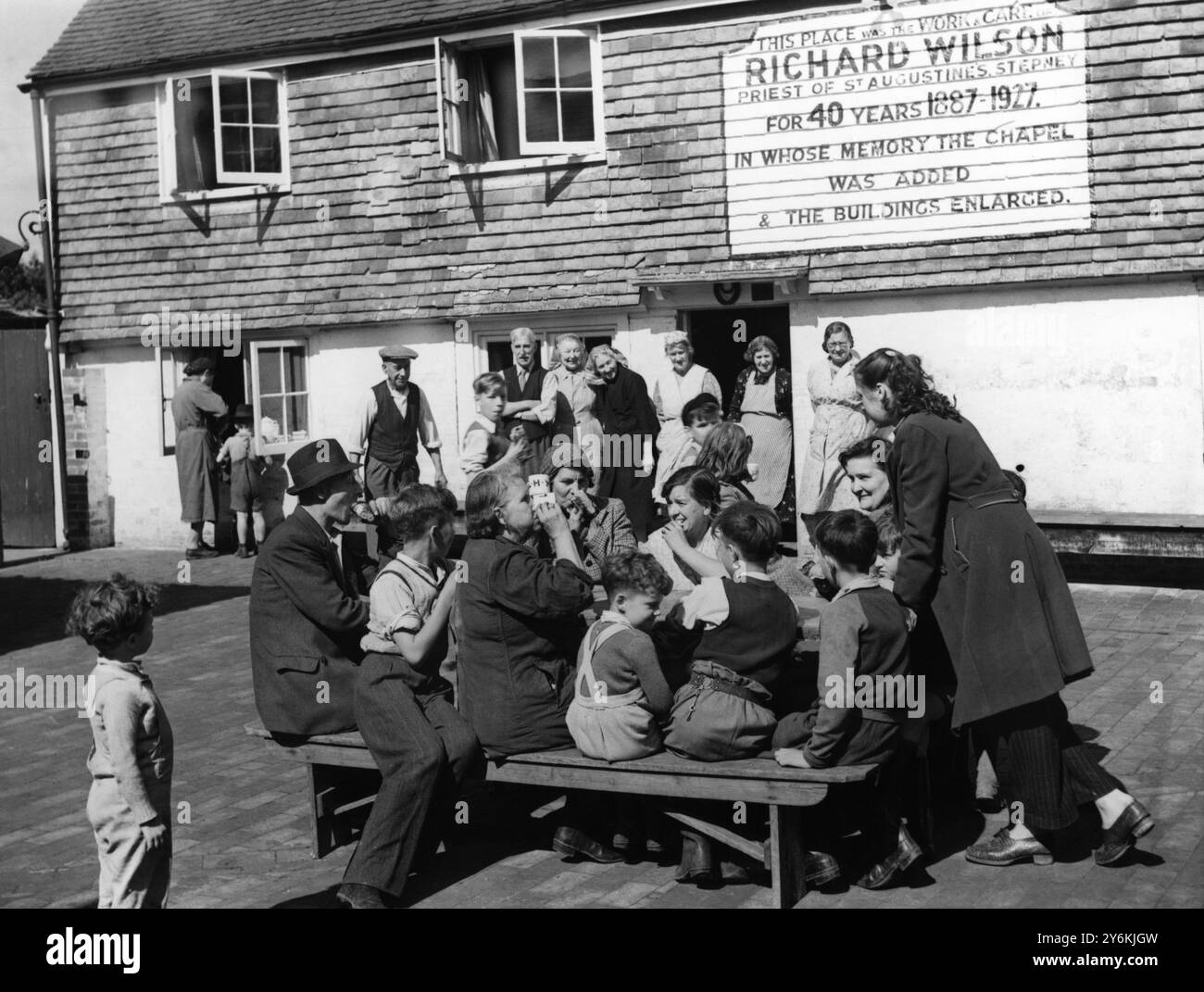 Dispensario Hop Pickers Field, South Street vicino a Faversham, Kent. È fornito dalla Church of England Temperance Society e fornito volontariamente da studenti universitari e infermieri VAD. Foto Stock