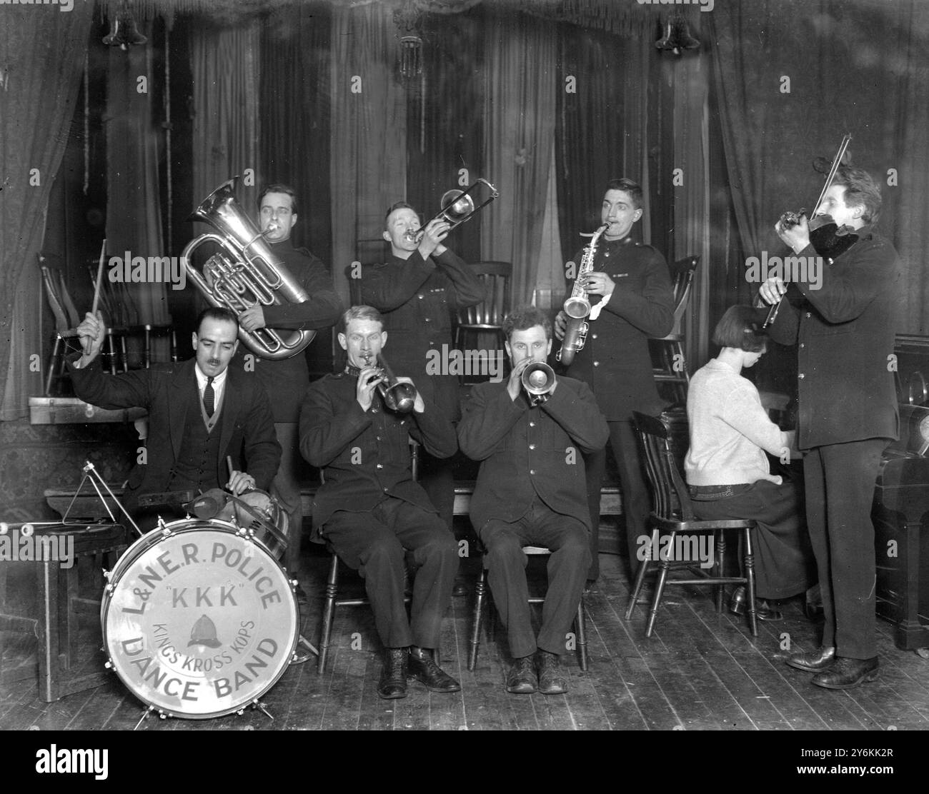 Scattata per la London and North Eastern Railway 'The King's Kross Kops' Band fotografata il 6 febbraio 1925 © TopFoto Foto Stock