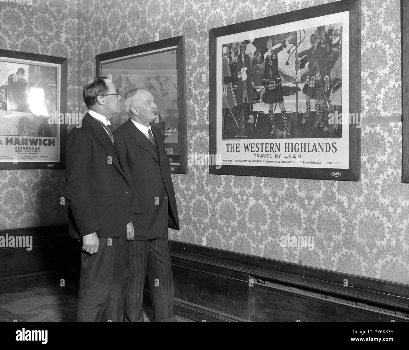 Lord Dewar alla mostra di Londra e North Eastern Railway poster alla New Burlington Gallery il 13 marzo 1929 © TopFoto Foto Stock