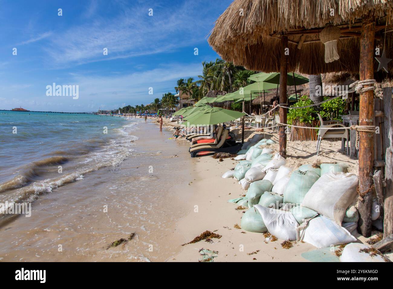 Messico, stato di Quintana Roo, Riviera Maya, Playa del Carmen. Problema dell'acqua in aumento. Immersione Foto Stock