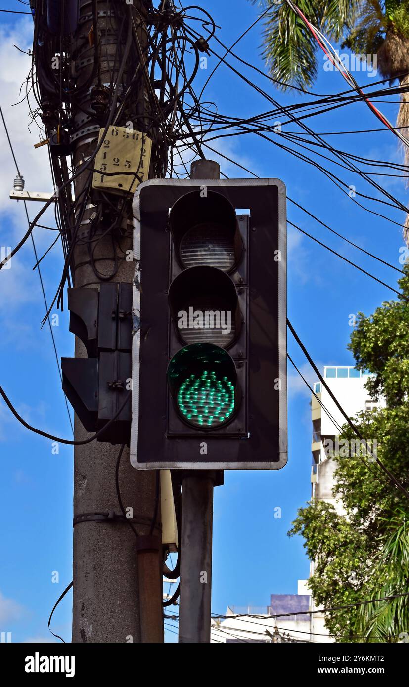 Semaforo verde nel quartiere Tijuca, Rio de Janeiro, Brasile Foto Stock