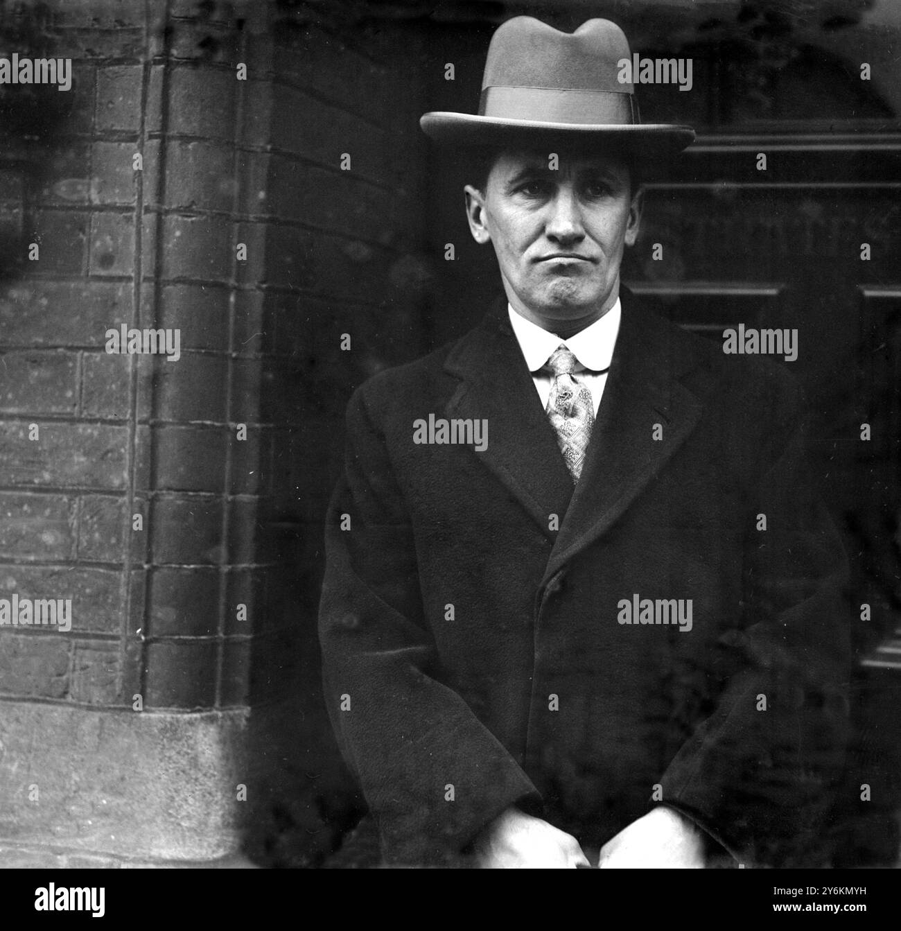 Harold Taylor, un segnalatore ferroviario meridionale a Waterloo, nominò giudice di pace per Richmond. 26 gennaio 1925 © TopFoto Foto Stock