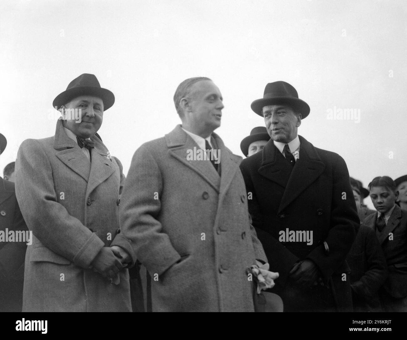 Croydon - delegazione tedesca alla riunione del Consiglio della società delle Nazioni a Londra. (Da sinistra a destra) Dr Dieckoff (Dipartimento politico diretto della missione estera tedesca), von Ribbentrop e von Hoesch. Marzo 1936 Foto Stock