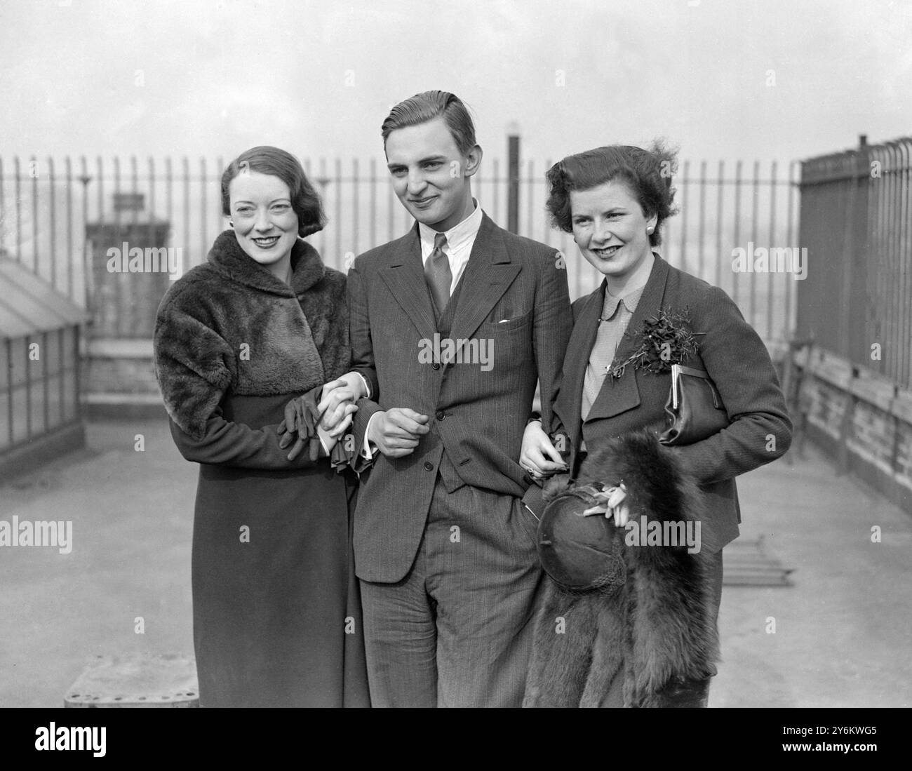 Medagliere alla Royal Academy of Dramatic Art. Miss Viola Keats (Golden), Mr Stephen Murray (Silver) e Miss Anne Boyd (Bronze). Foto Stock