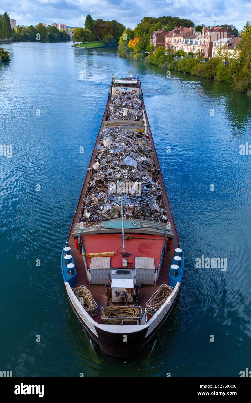 Alluminio in chiatta sull'Oise Foto Stock
