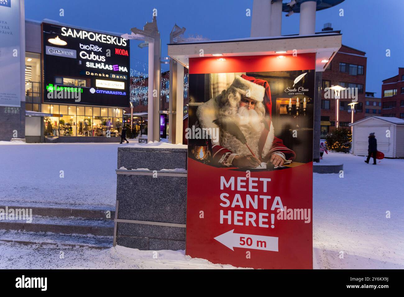 Finlandia, Rovaniemi. Affissioni per incontrare Babbo Natale Foto Stock