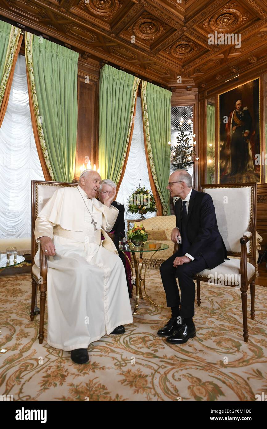 Lussemburgo, Lussemburgo. 26 settembre 2024. Papa Francesco incontra il primo ministro lussemburghese Luc Frieden al Palazzo Granducale di Lussemburgo il 26 settembre 2024. Foto di (EV) Vatican Media/ABACAPRESS. COM credito: Abaca Press/Alamy Live News Foto Stock