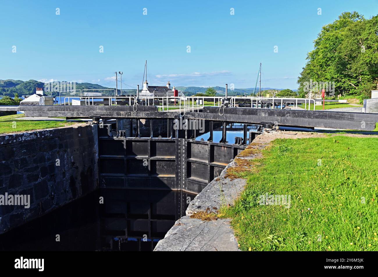 Porta 15 (chiusa sul mare) a Crinan. Crinan Canal, Argyll and Bute, Scozia, Regno Unito, Europa. Foto Stock