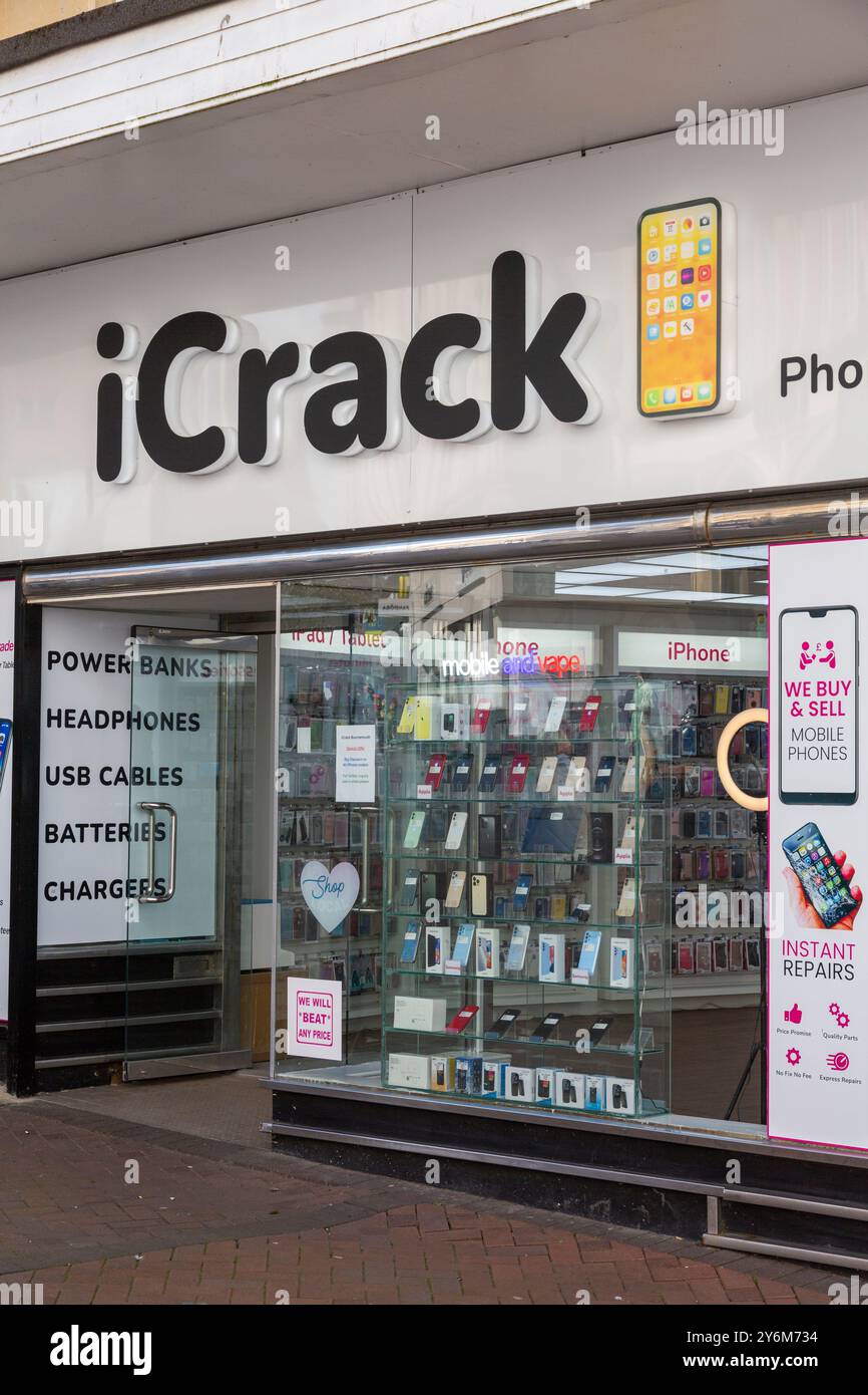 Regno Unito, Inghilterra. Negozio di riparazione telefono Icrack. Sigarette elettroniche in vetrina Foto Stock
