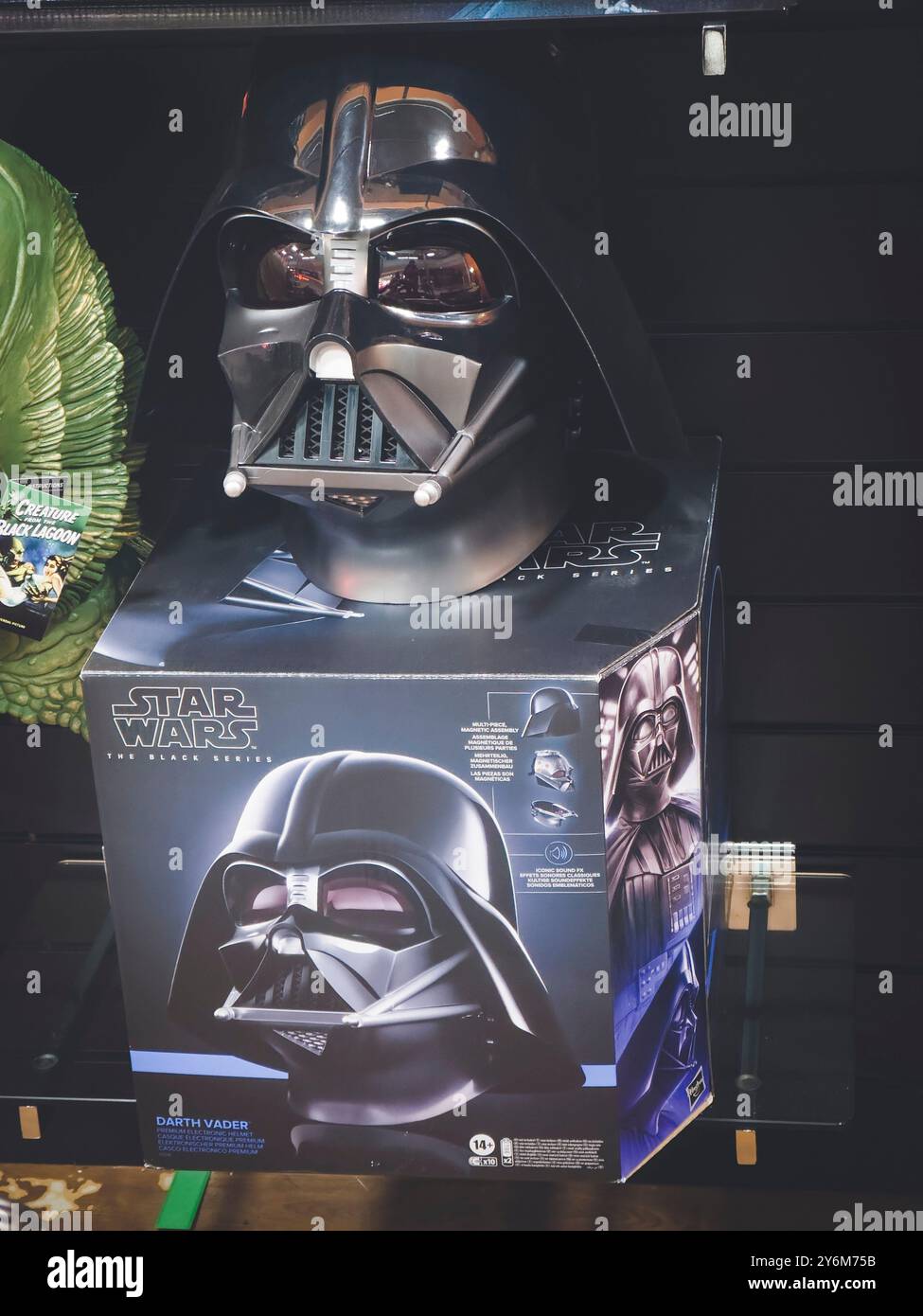Casco Darth Vader per merchandising di Star Wars Foto Stock
