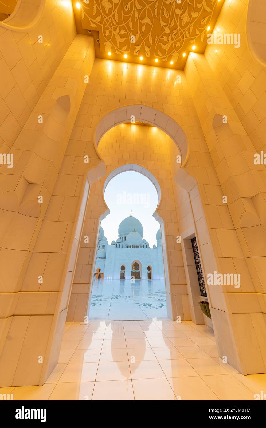 Emirati Arabi Uniti, Abu Dhabi. Grande Moschea dello sceicco Zayed Foto Stock