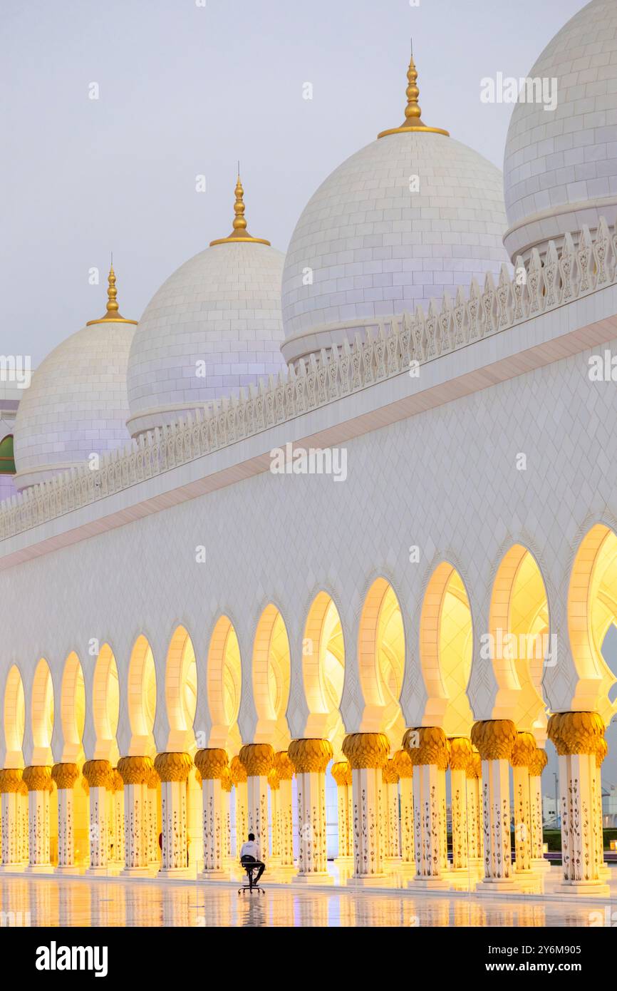 Emirati Arabi Uniti, Abu Dhabi. Grande Moschea dello sceicco Zayed Foto Stock