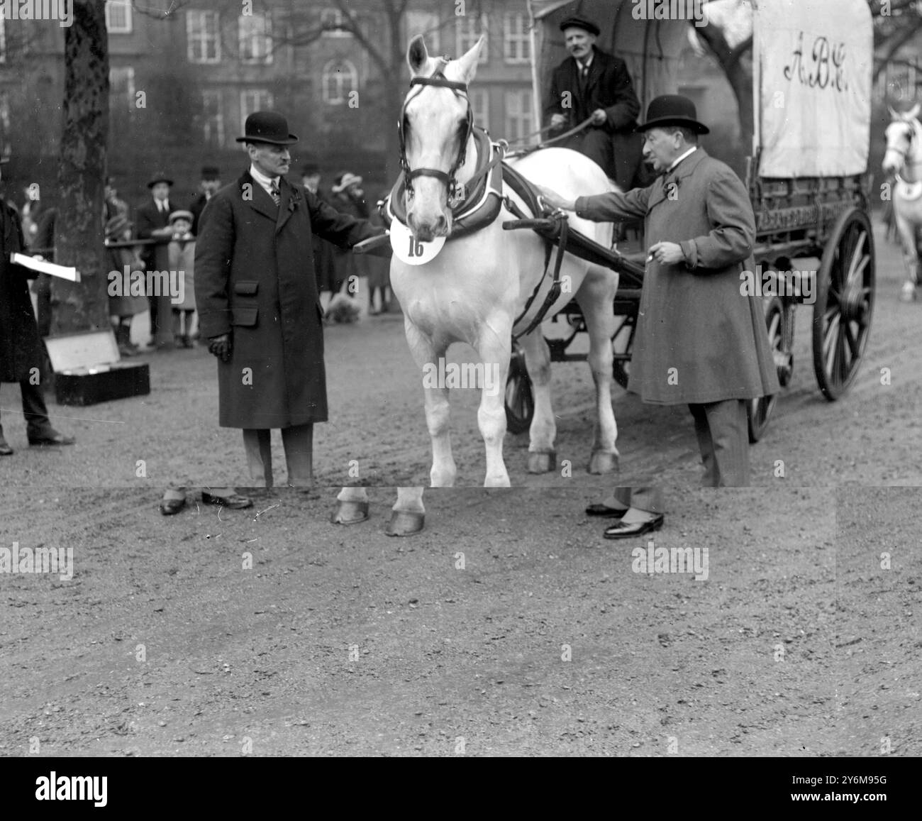 Van Horse Parade nel Regent's Park, 1920. Sir Gilbert Greenhall e Sir George Hastings Foto Stock