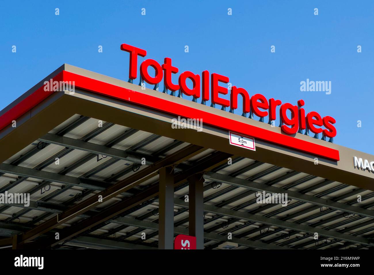 Francia, stazione di servizio dell'autostrada. TotalEnergies Foto Stock