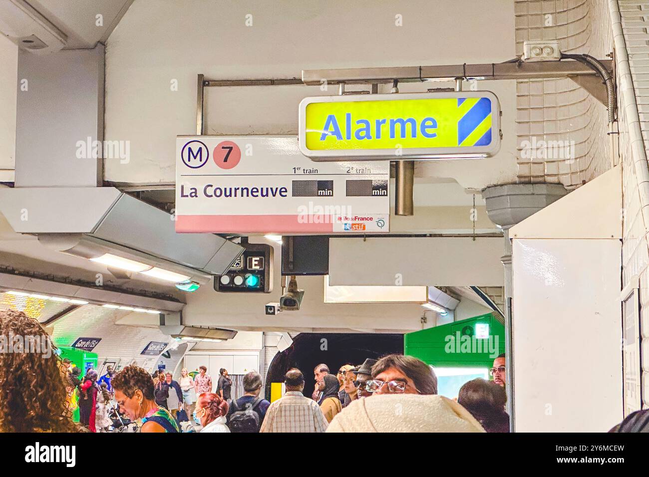 Francia, ile-de-France, Parigi, metropolitana, allarme Foto Stock