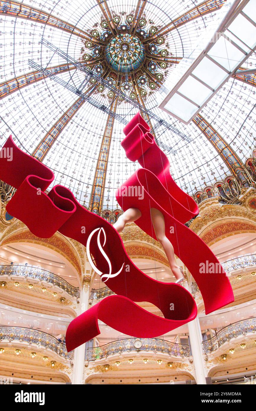 Francia, Parigi, le Galeries Lafayette, Boulevard Haussmann,. Decorazione monumentale al centro dell'edificio Foto Stock