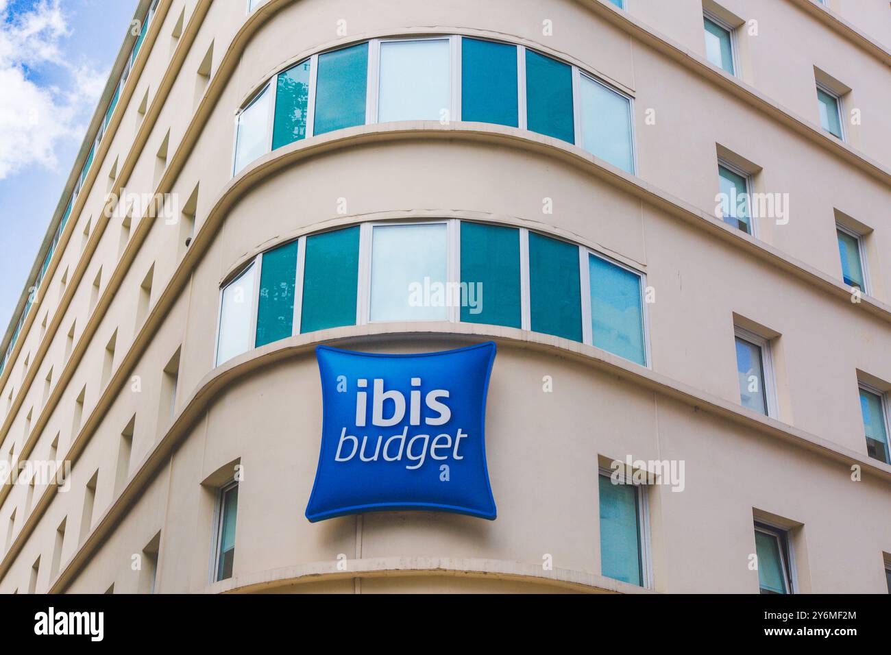 Francia, Parigi, rue Jean-Jaures, cartello dell'hotel ibis budget Foto Stock