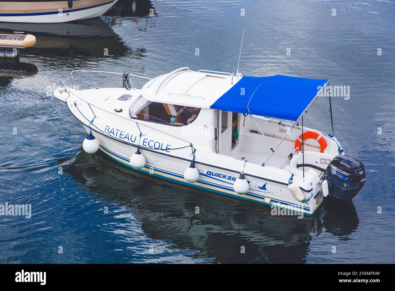 Francia, Parigi. Bassin de la Villette, barca scuola Foto Stock