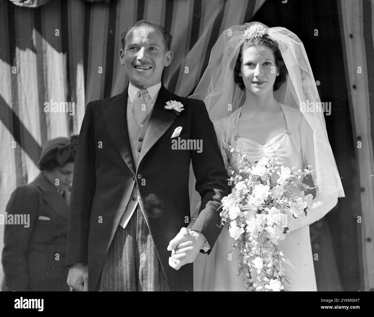 Matrimonio del signor Wallace Wilson - Haffenden e della signorina Betty Hawk a Saint George's Hanover Square. 21 maggio 1938 Foto Stock