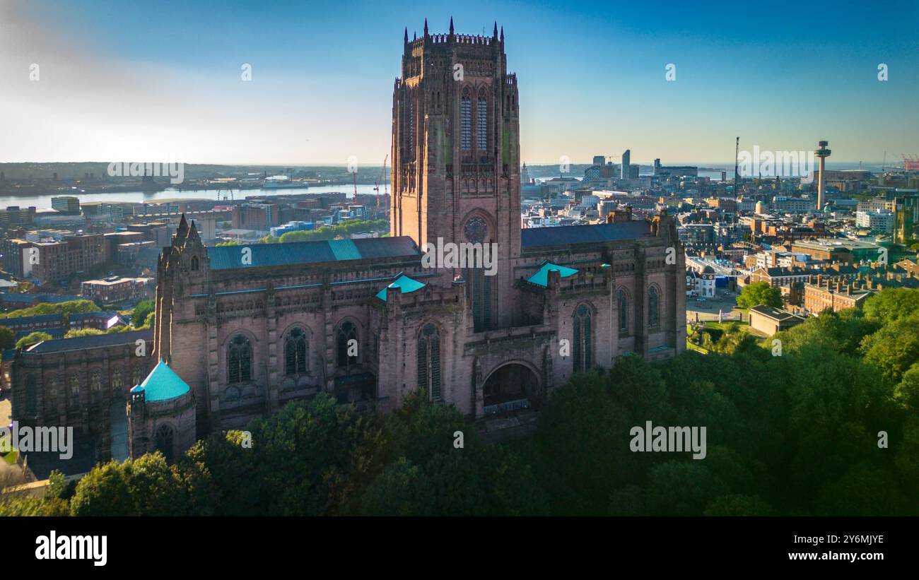 Foto aerea della cattedrale anglicana di Liverpool sul St. James' Mount a Toxteth Liverpool. Foto Stock