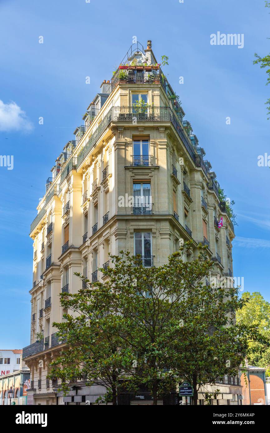 Francia, ile-de-France, Parigi, Montmartre, edificio d'angolo Foto Stock