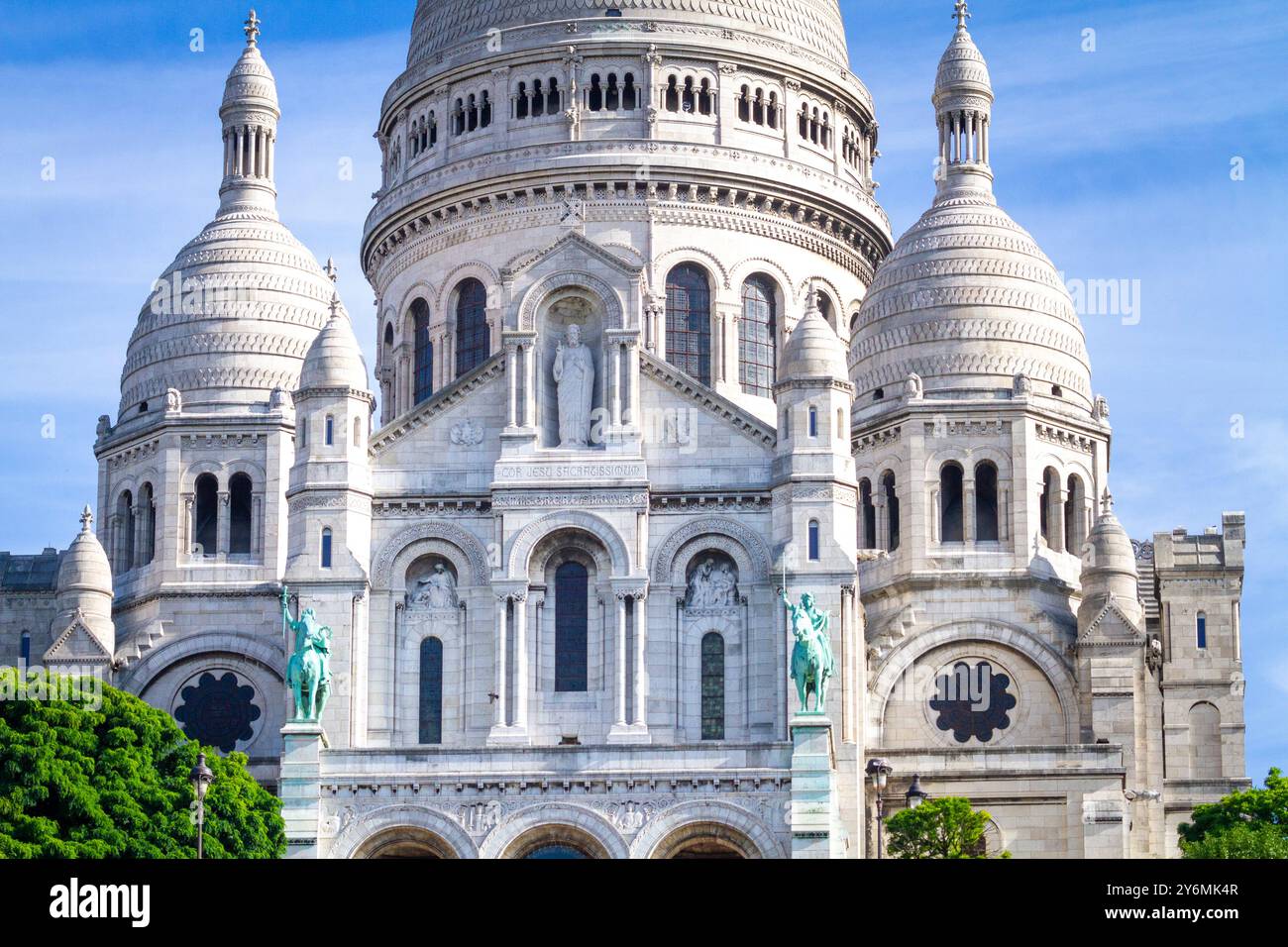 Francia, ile-de-France, Parigi, Montmartre, Butte Montmartre, Basilica del Sacro cuore di Montmartre, nota come voto Nazionale Foto Stock