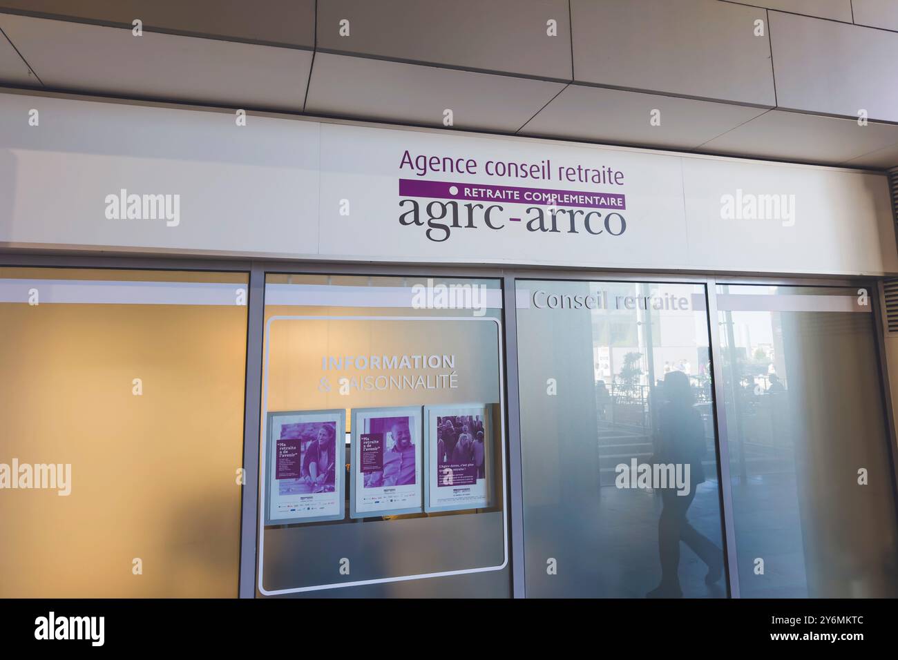 Francia, ile-de-France, Parigi, la Defense, agenzia AGIRC-ARRCO, pensione integrativa per i dipendenti del settore privato Foto Stock