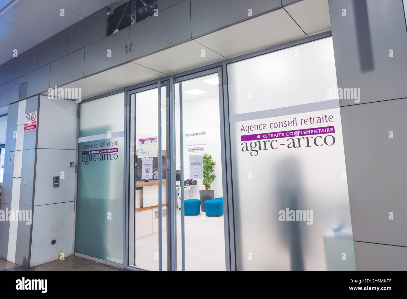 Francia, ile-de-France, Parigi, la Defense, agenzia AGIRC-ARRCO, pensione integrativa per i dipendenti del settore privato Foto Stock