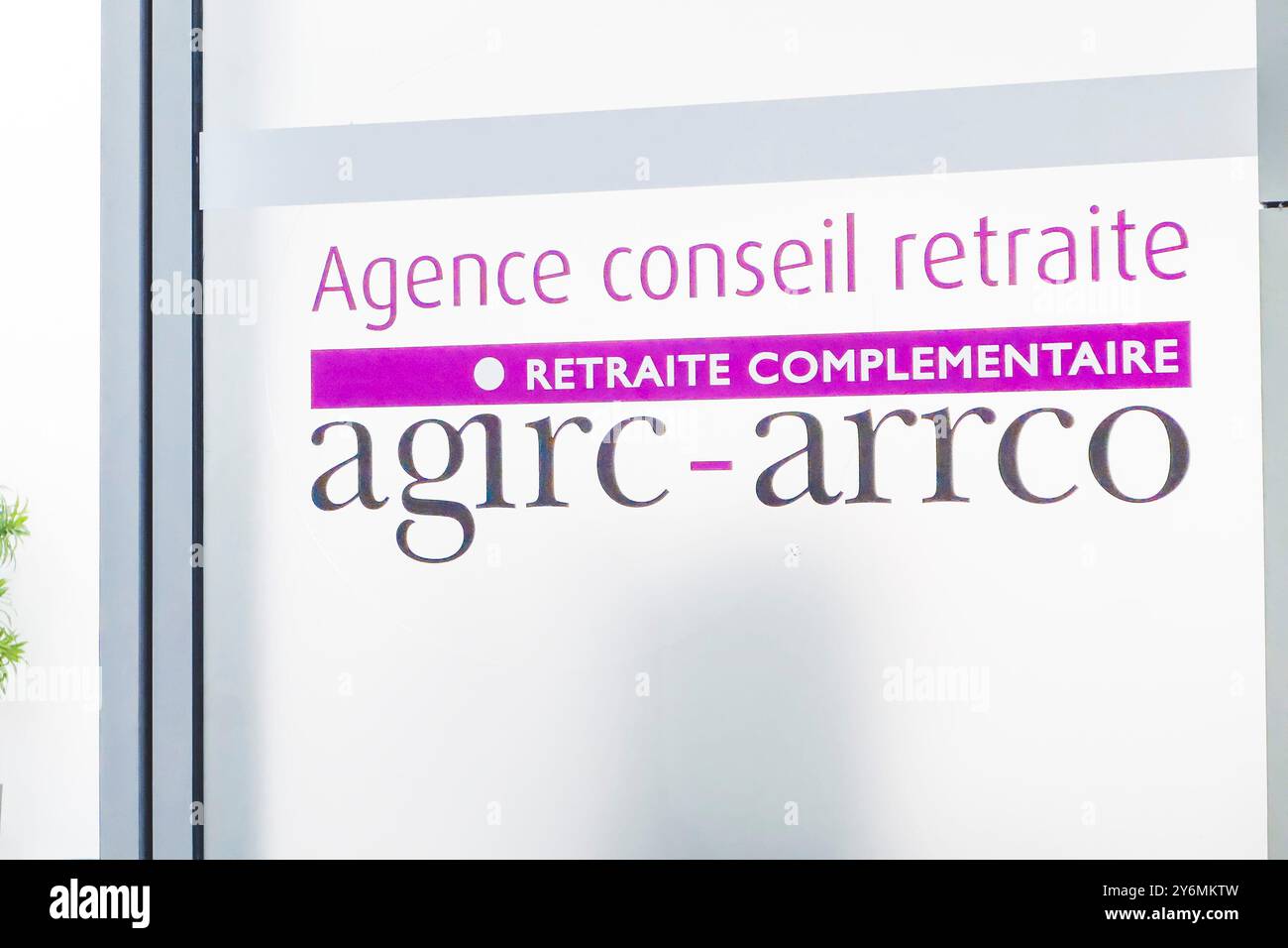 Francia, ile-de-France, Parigi, la Defense, agenzia AGIRC-ARRCO, pensione integrativa per i dipendenti del settore privato Foto Stock