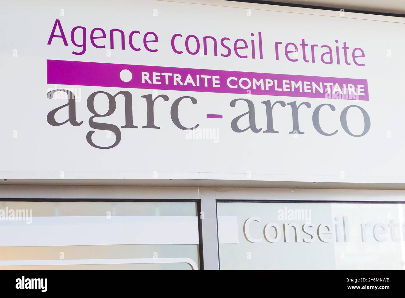 Francia, ile-de-France, Parigi, la Defense, agenzia AGIRC-ARRCO, pensione integrativa per i dipendenti del settore privato Foto Stock