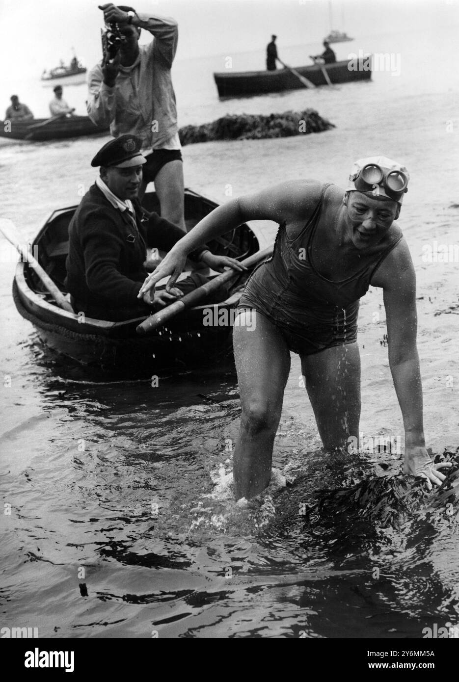 Greta Andersen, 31 anni di età danese americana, si trova a riva vicino a dover dopo aver vinto la gara internazionale di nuoto Butlin cross-Chanel per il secondo anno consecutivo. Il suo tempo di 11 ore è un record per una donna 23 agosto 1958 Foto Stock