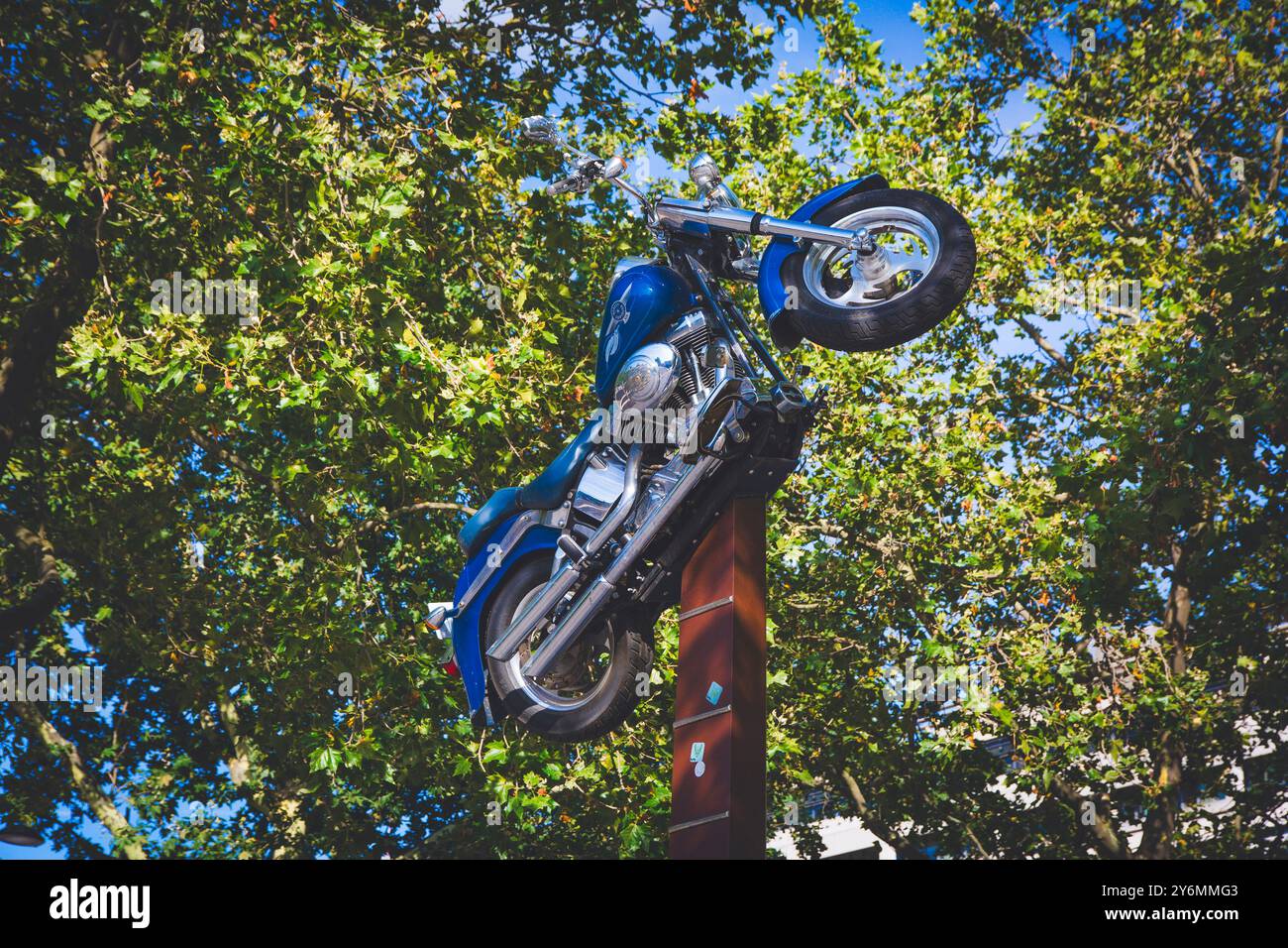 Francia, ile-de-France, Parigi, Esplanade Johnny Hallyday, piazzale dell'Accor, Arena. Monumento Johnny Hallyday. Foto Stock