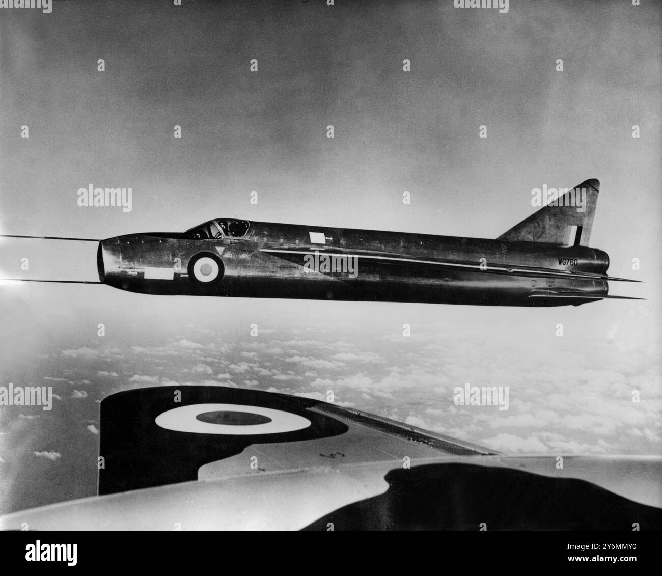 Britain's Supersonic Fighter - la prima immagine Air-to-Air pubblicata. 4 maggio 1955 caccia intercettore P-1 inglese Electric. Foto Stock