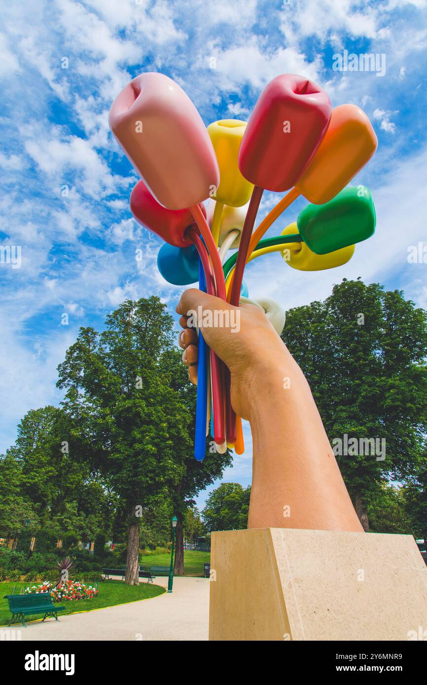 Francia, ile-de-France, Parigi, Champs-elysees Gardens, Tulip Bouquet di Jeff Koons Foto Stock