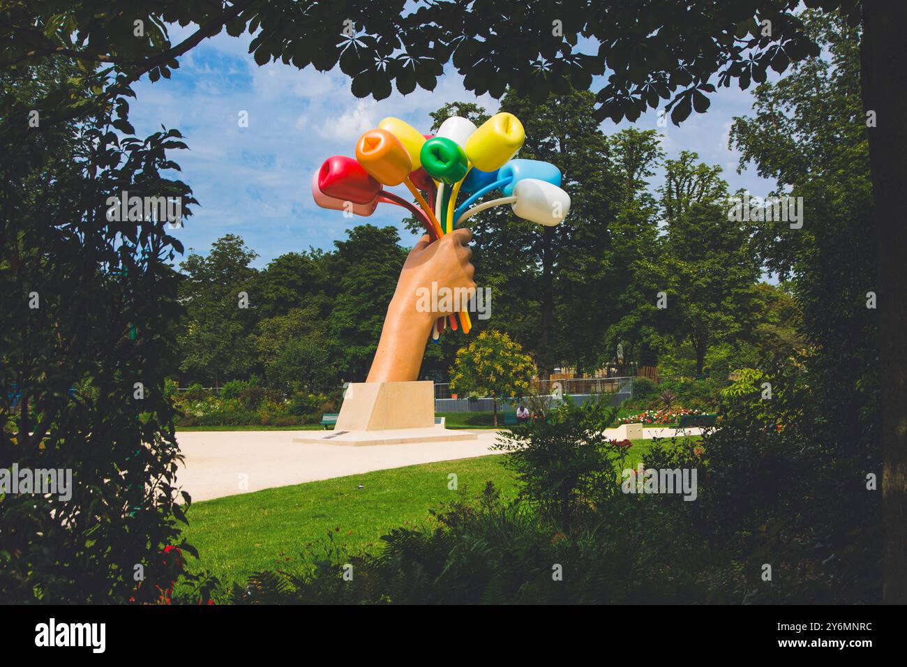 Francia, ile-de-France, Parigi, Champs-elysees Gardens, Tulip Bouquet di Jeff Koons Foto Stock