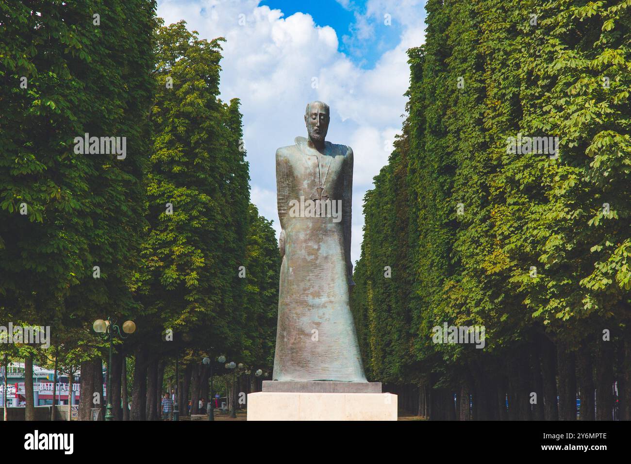 Francia, Parigi, 8° arrondissement, Place du Canada, memoriale, monumento al genocidio armeno, rappresenta il reverendo padre Komitas, opera dello scultore Foto Stock