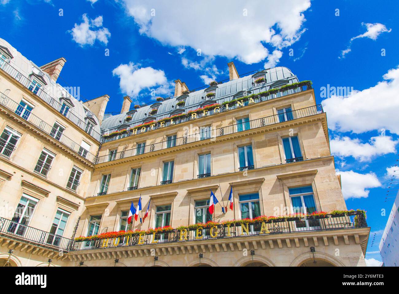 Francia, ile-de-France, Parigi, facciata dell'hotel Regina Louvre Foto Stock