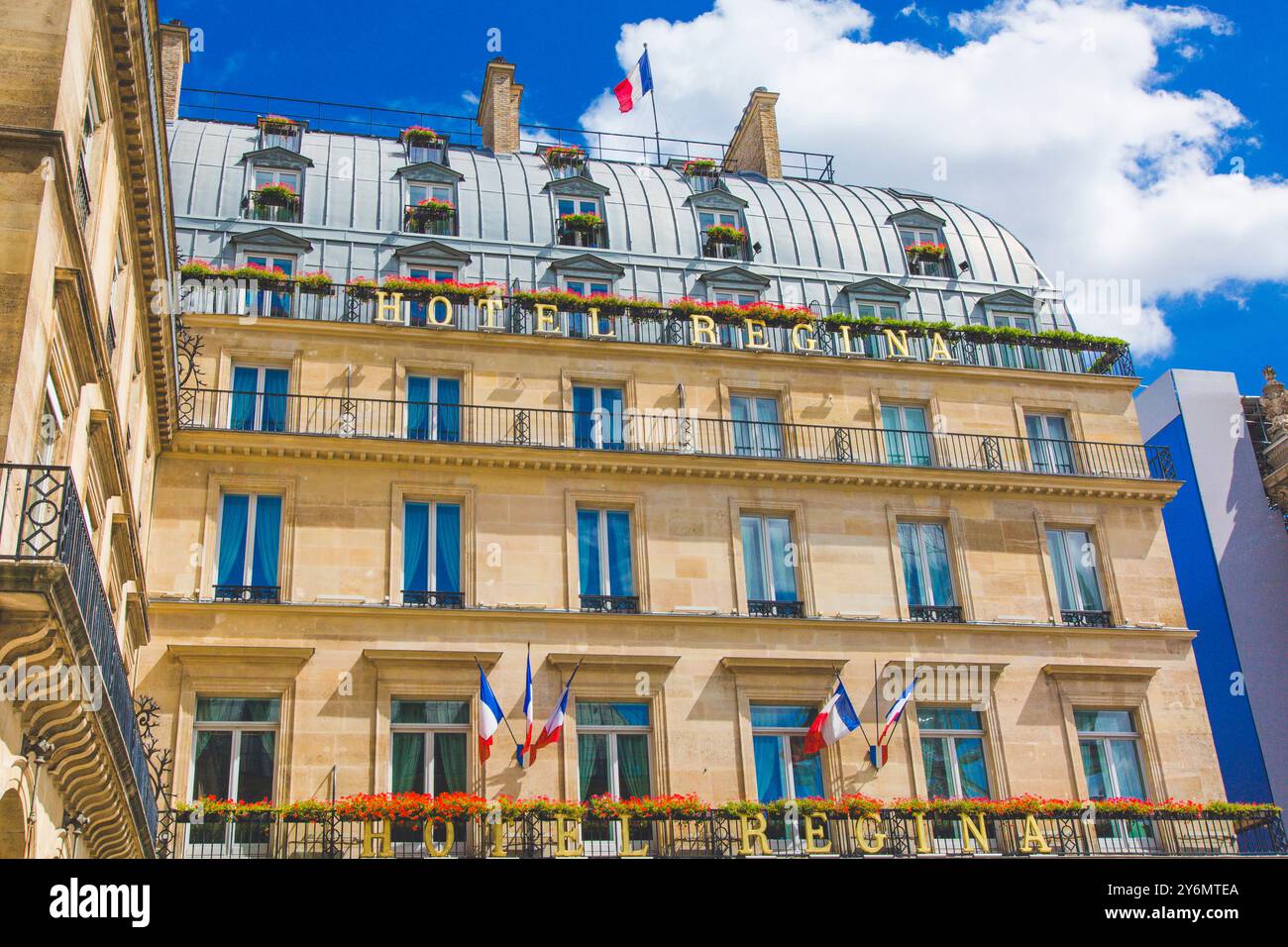 Francia, ile-de-France, Parigi, facciata dell'hotel Regina Louvre Foto Stock