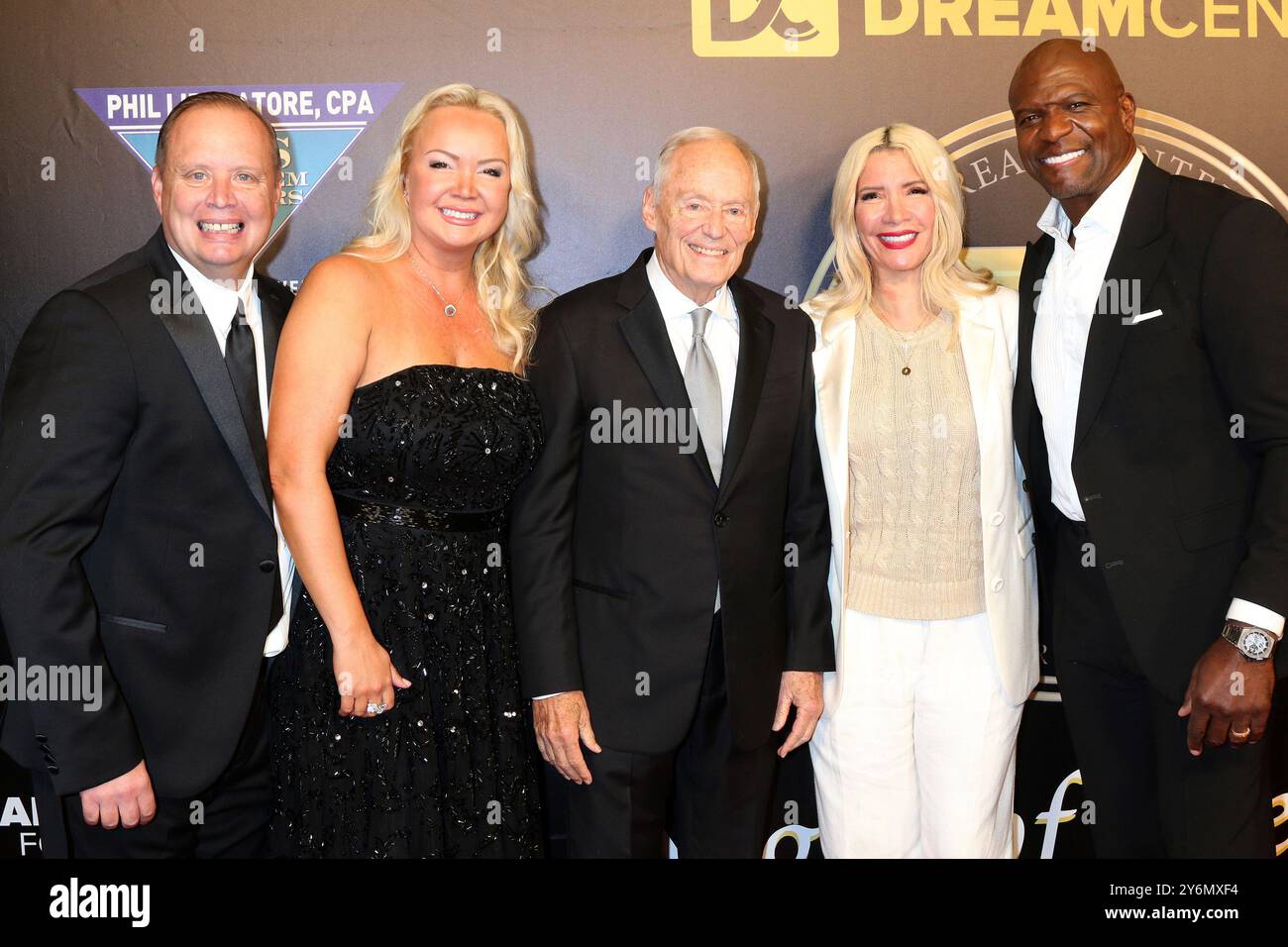 Beverly Hills, Stati Uniti. 25 settembre 2024. LOS ANGELES - SEP 25: Matthew Barnet, Caroline Barnet, Tommy Barnet, Rebecca King-Crews, Terry Crews al 30° anniversario di L.A. Dream Center Gala al Beverly Hills Htel il 25 settembre 2024 a Beverly Hills, CA (foto di Katrina Jordan/Sipa USA) crediti: SIPA USA/Alamy Live News Foto Stock