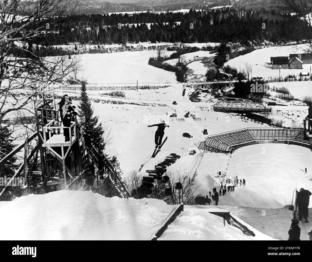 I Giochi Olimpici invernali del 1932 a Lake Placid a New York sono iniziati per la gara di salto con gli sci dei Giochi Olimpici di Lake Placid a New York. La foto mostra Stanislow Mirusars, un membro della squadra di sci polacca, che pratica ai Giochi Olimpici di salto con gli sci a Intervale - 5 febbraio 1932 - ©TopFoto Foto Stock