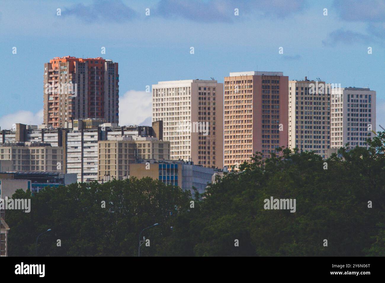 Francia, Parigi, Tours nel tredicesimo arrondissement. A sinistra, la Torre Antonio e Cleopatra Foto Stock