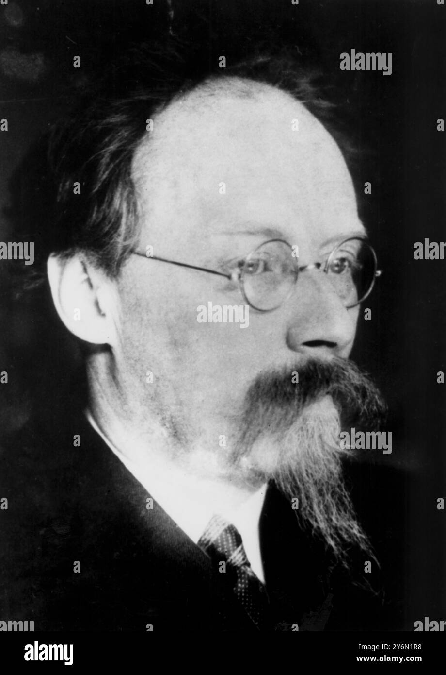 M. Pistakov, capo esperto bancario dell'Unione Sovietica, a seguito del processo Zinoviev-Kamenev a Mosca. È stato sicuramente dimostrato che Pictakov era intimamente associato a Leon Trotsky, leader bolscevico in esilio, che si presume sia dietro il complotto terroristico. 23 agosto 1936 Foto Stock
