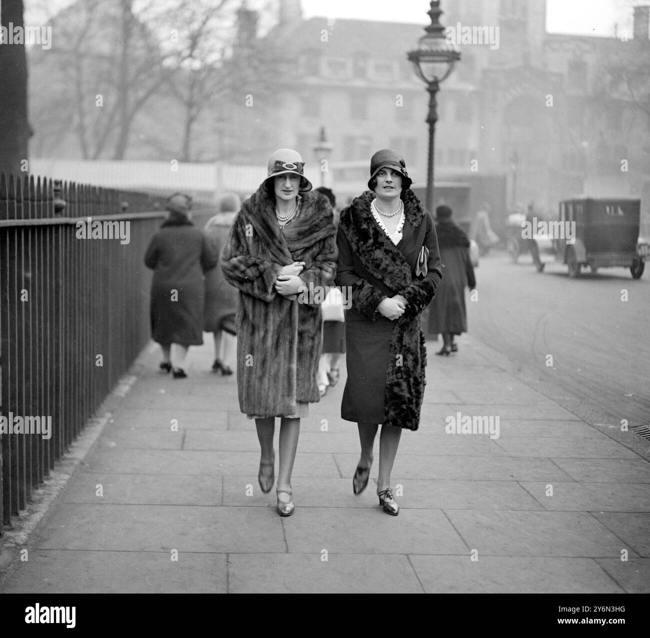 Al Bellville-Kidston Wedding. Signora Musgrave e onorevole Gilbert Greenall. 9 aprile 1929 Foto Stock