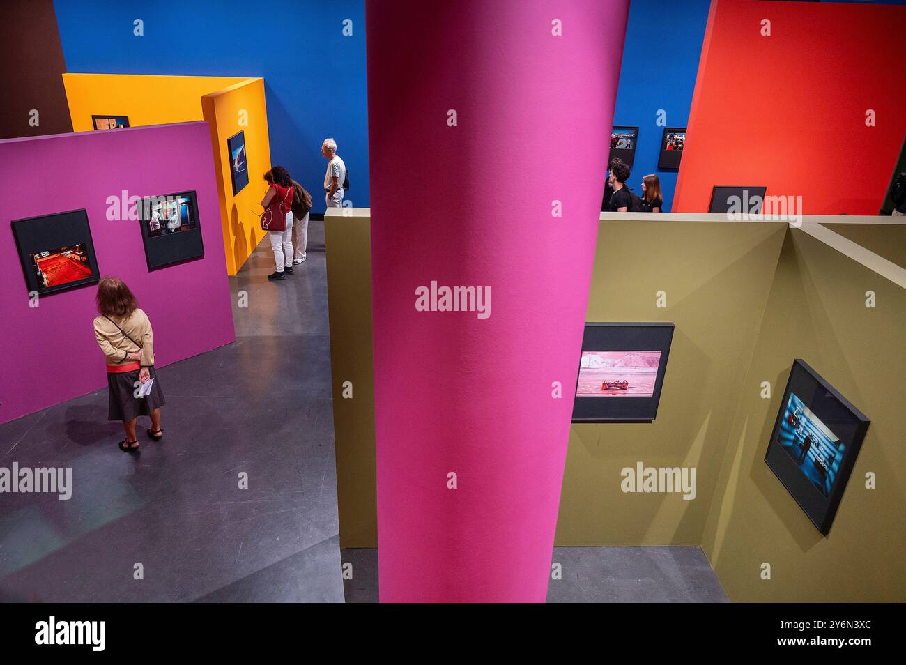 Francia. Parigi. diciottesimo distretto. Le Bal, luogo di esposizione fotografica. Mostra di Harry Gruyaert. 2023 Foto Stock