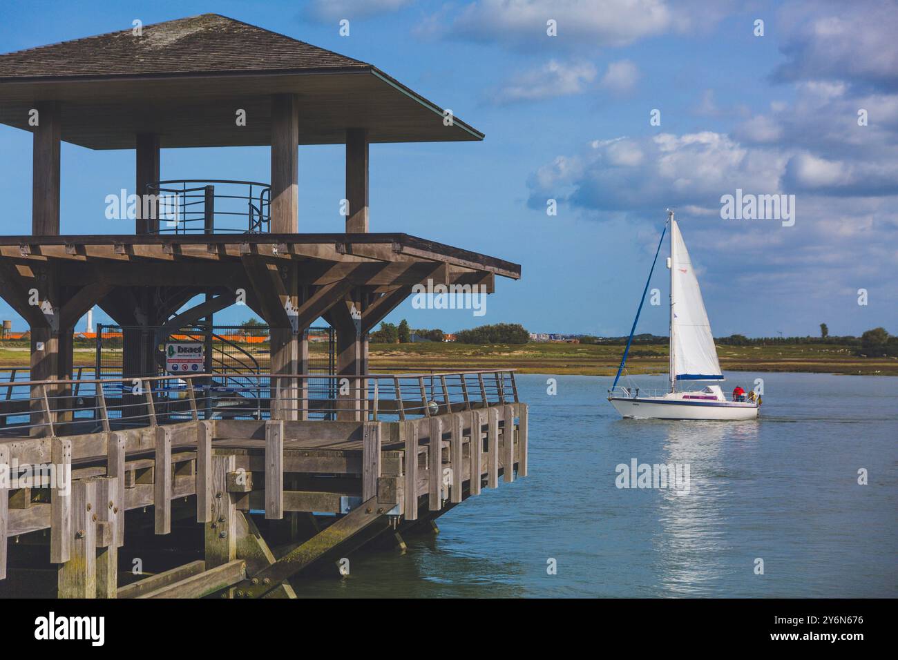 Belgio, regione fiamminga, Fiandre occidentali, Nieuwpoort, il canale alla foce dello Yser Foto Stock