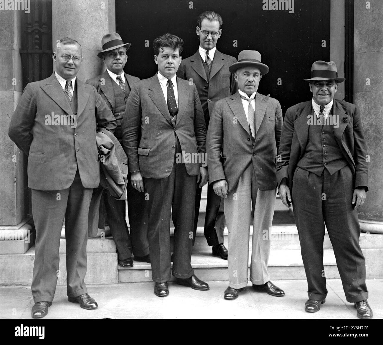 Building Trade Congress alla Transport House. Da sinistra a destra:- sig. Poptie (Olanda), sig. Stephenson (Gran Britiano) (schiena), sig. Klein (Olanda), sig. Schuill (Cheif of staff), sig. Madsen (Danimarca) e sig. Richard Coppock (presidente). 14 luglio 1936 Foto Stock