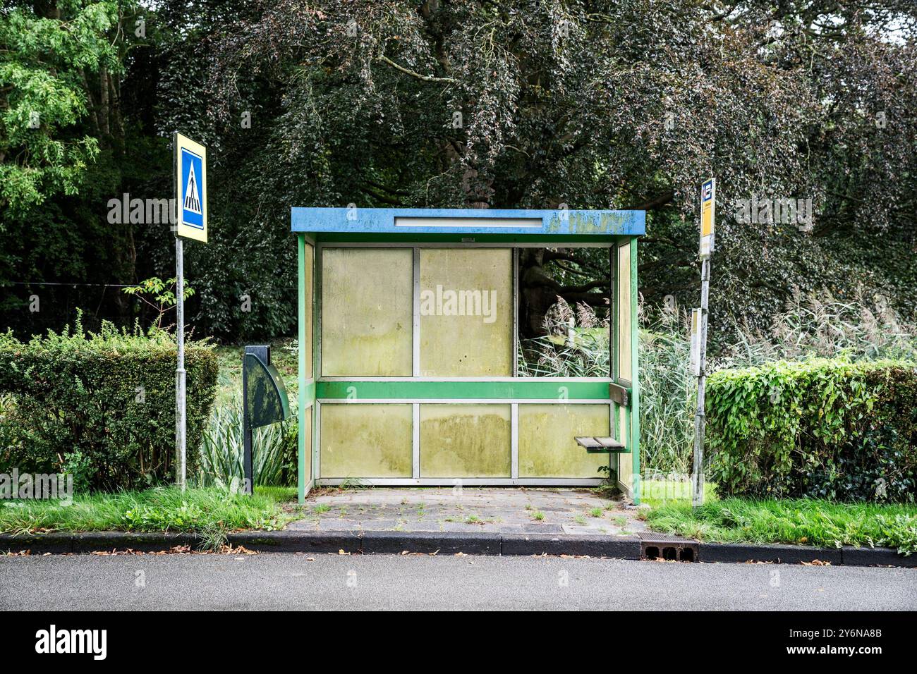 Usquert - Una fermata dell'autobus di una compagnia di autobus regionale. Strutture come ospedali, supermercati, scuole e anche lavoro sono diventati meno accessibili con i mezzi pubblici negli ultimi anni. ANP SIESE VEENSTRA netherlands Out - belgium Out Foto Stock