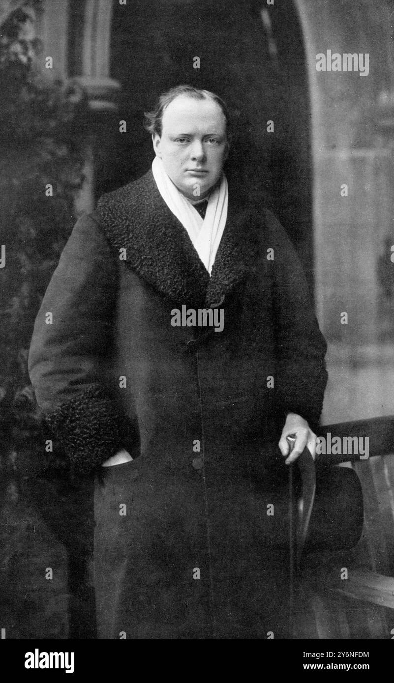 The Voice of the Government: And the Voice of Ulster: The Official Upholder of Home Rule for Ireland: And His Chief Foe. Relatore al Belfast Celtic Park Club Football Ground. Invece che nell'Ulster Hall: Il giusto Winston Churchill, primo Lord dell'Ammiragliato. 10 febbraio 1912 Foto Stock