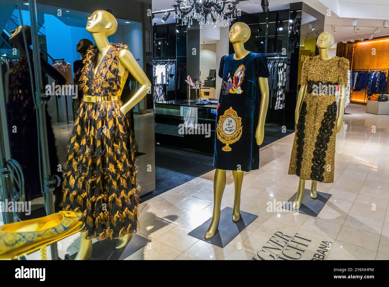 San Francisco, CALIFORNIA, USA, Shopping nei grandi magazzini di lusso, 'Saks Fifth Avenue', Mannequins in esposizione, marchi di moda Foto Stock