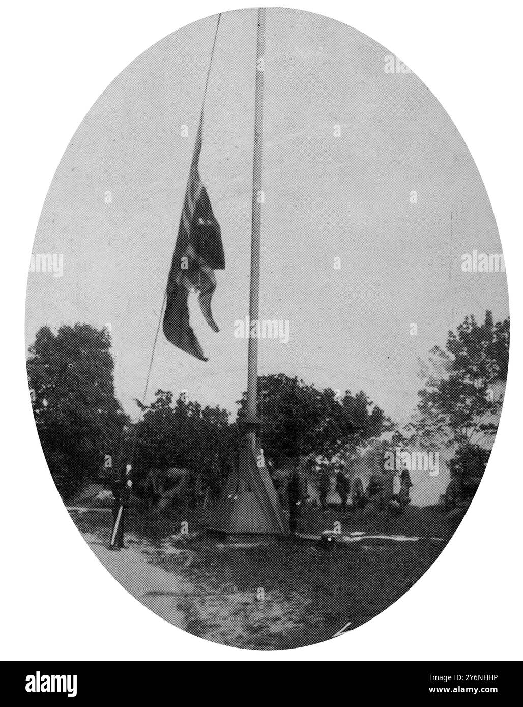 Il grande atto di separazione della Norvegia, scene della dissoluzione l'ultimo del vecchio simbolo dei regni congiunti, che colpisce la bandiera dell'Unione al forte di Akershus, Christiania 9 giugno 1905 Foto Stock